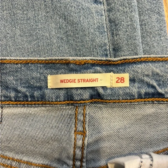 Levi’s Wedgie Straight Jeans - Picture 2 of 6